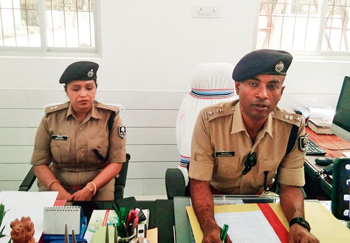 मां-बेटी की गला दबाकर की हत्या, बाप-बेटा गिरफ्तार