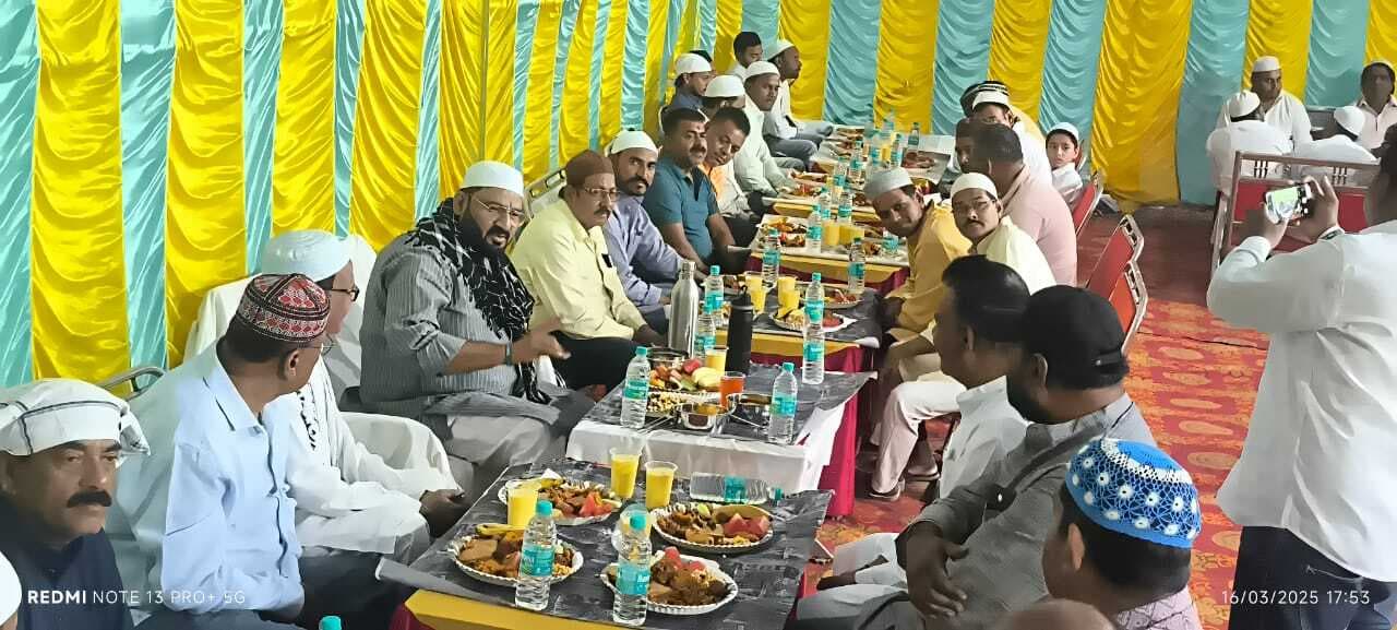 दावत-ए इफ्तार में मांगी गयी अमन चेन की दुआ