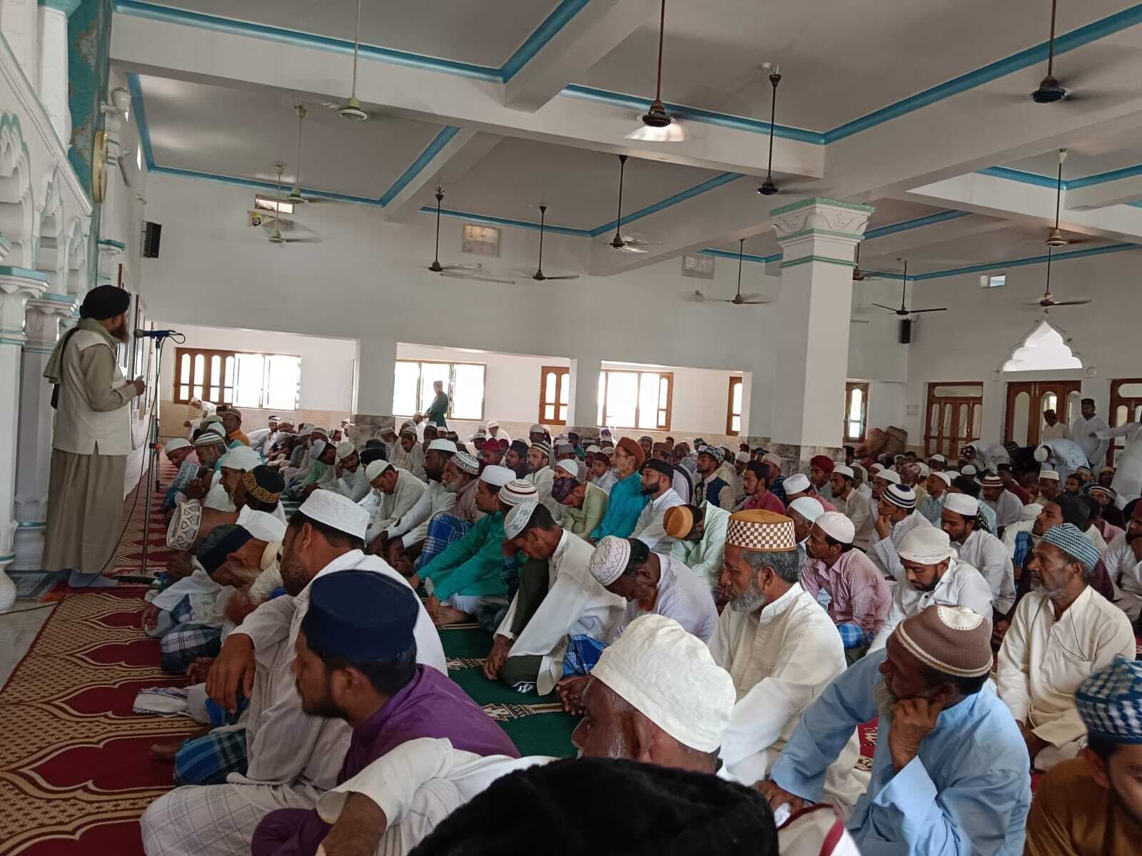 अकीदत से साथ अदा की रमजान के जुमा की नमाज