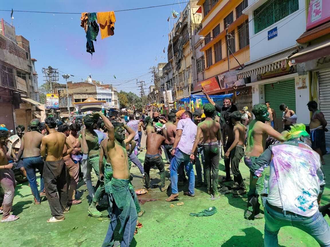 हर्षोल्लास के साथ मनाया गया रंगों का त्योहार होली
