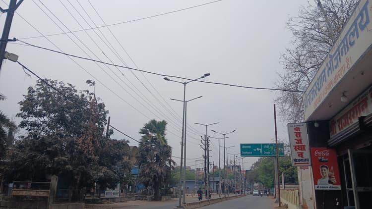 Gaya News : दिन में छायी बदली और देर शाम हुई बूंदाबांदी