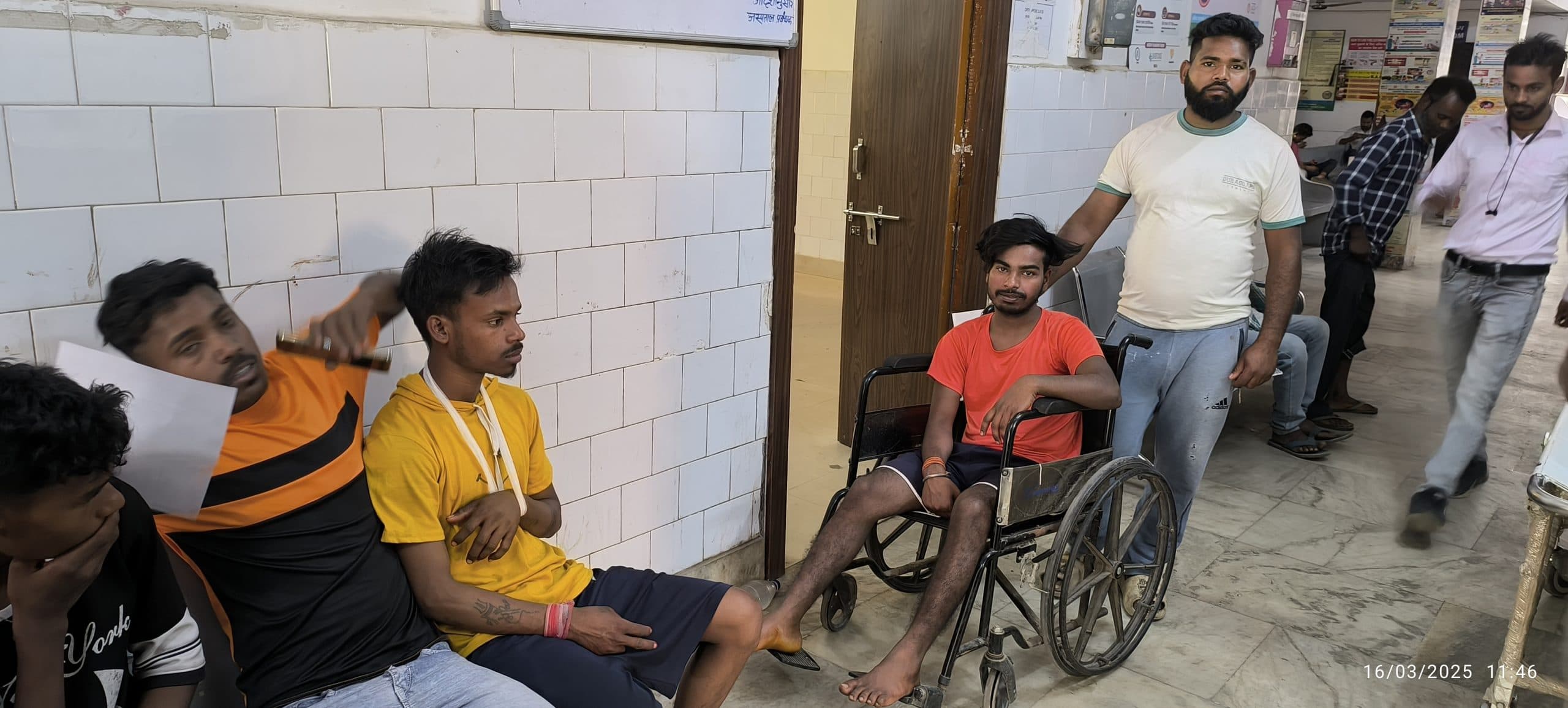 Giridih News :असामाजिक तत्वों ने जगह-जगह मचाया उत्पात