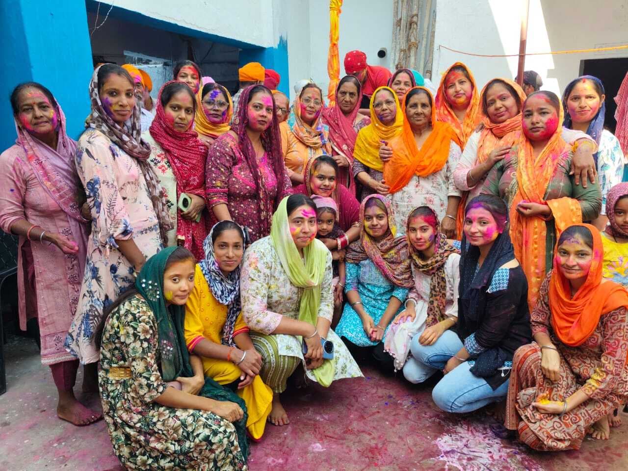 Dhanbad News: डुमरी तीन नंबर गुरुद्वारा में होला मोहल्ला पर्व शुरू