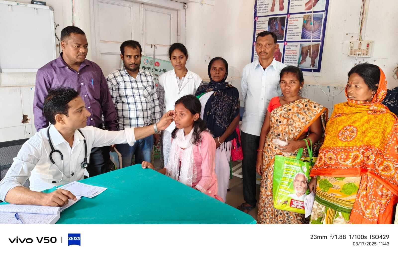 सीएचसी में आये लोगों की हुई एनीमिया की जांच