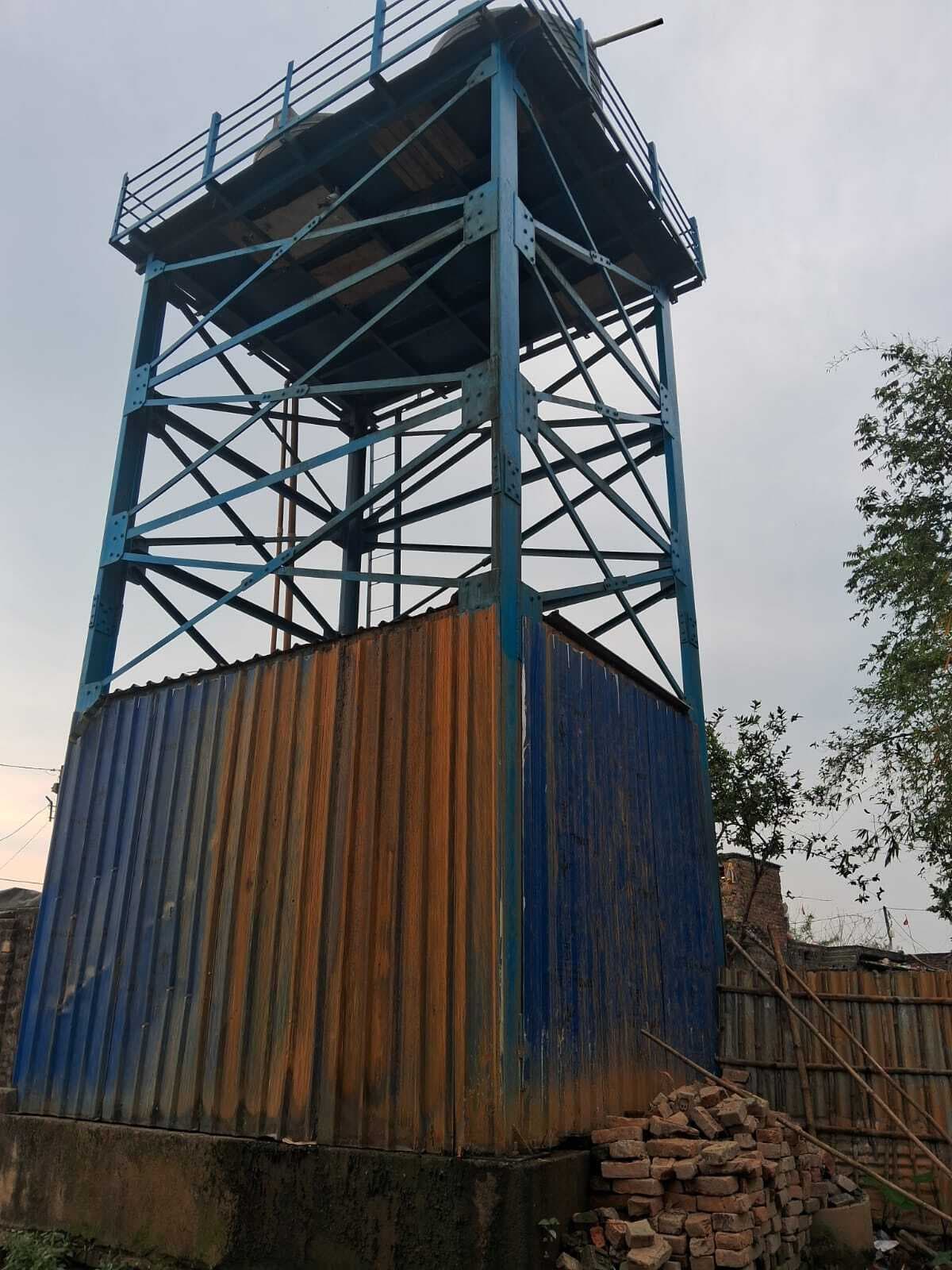 सरकार की नल-जल योजना हो रही फेल, कहीं कनेक्शन नहीं तो कहीं टंकी की सफाई भी नदारद