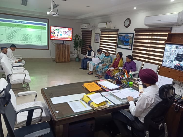 सीओ से समन्वय कर डंपिंग यार्ड के लिए भूमि चिन्हित करें कार्यपालक पदाधिकारी- डीएम