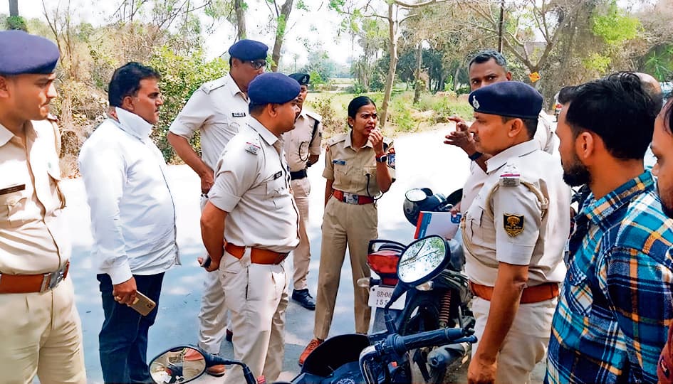 hajipur news. बाइक सवार बदमाशों ने पहले किया प्रणाम, फिर वृद्धा का गला दबाकर छीन ली सोने की चेन