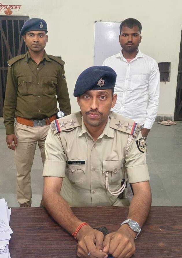 शराब मामले में फरार आरोपी को पुलिस ने किया गिरफ्तार