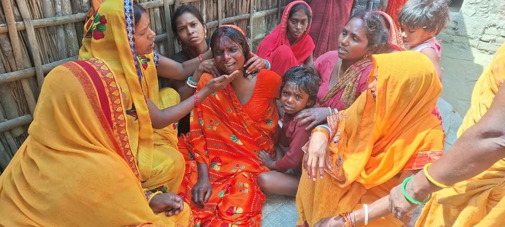 युवक का शव मिल्की गांव पहुंचते ही परिजनों में मंच गया कोहराम