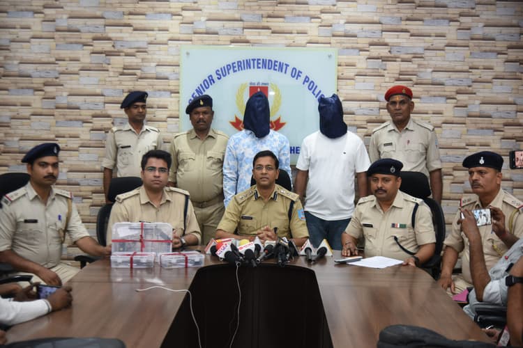 Jamshedpur News : कदमा में हत्या की साजिश रच रहे अपराधी को पुलिस ने खदेड़कर पकड़ा, पूछताछ के बाद हथियार सप्लायर भी गिरफ्तार