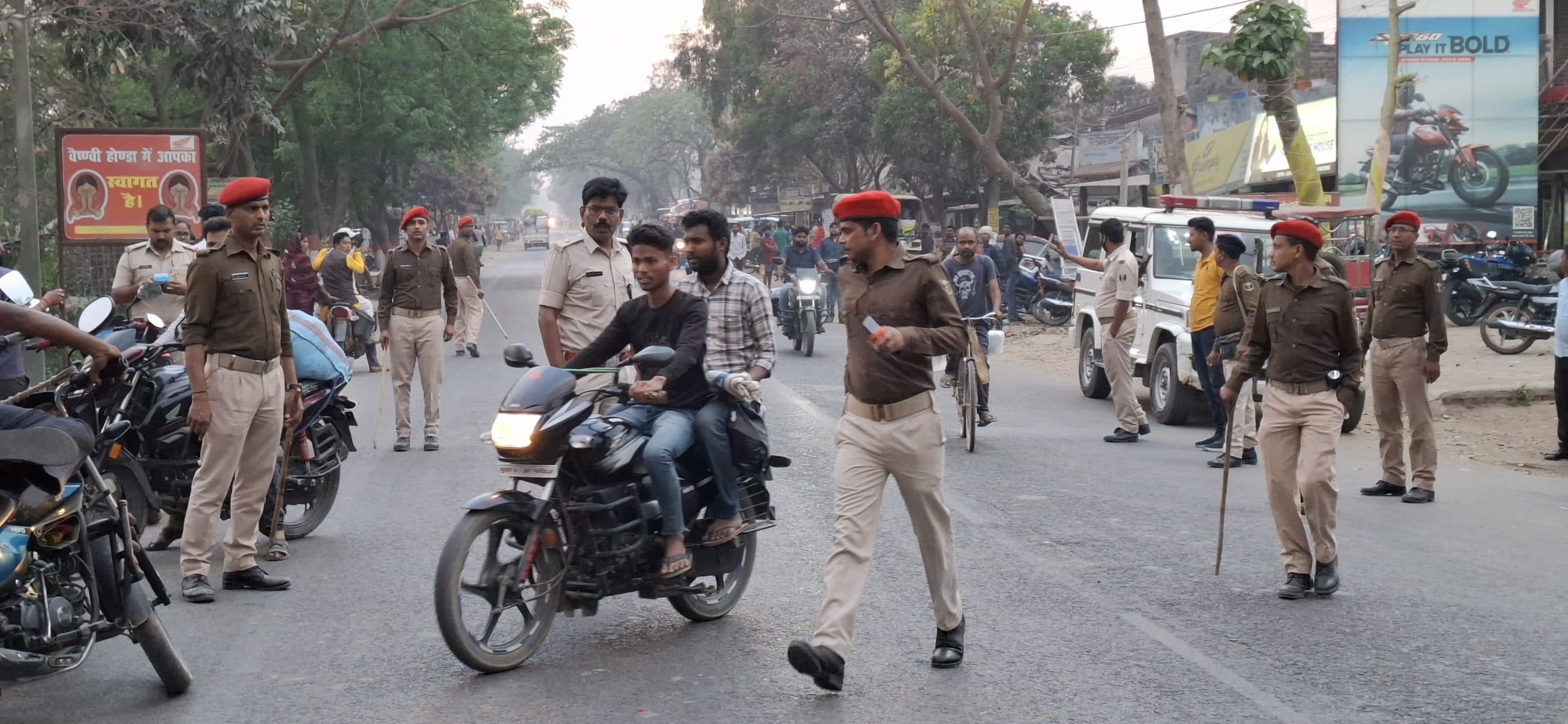 आपराधिक घटना व सड़क दुर्घटना पर लगाम लगाने के लिए पुलिस ने चलाया सघन वाहन चेकिंग अभियान