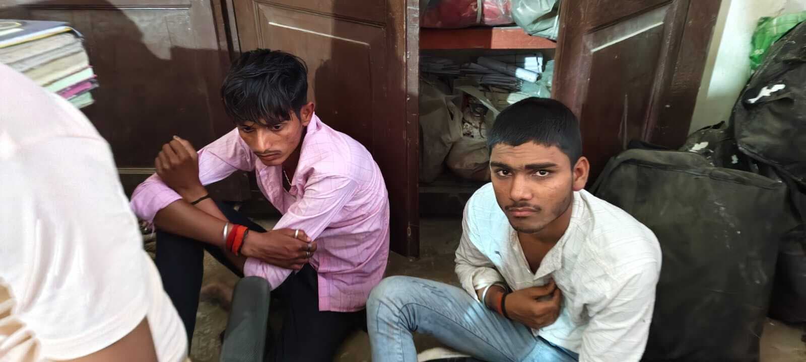 लूट की घटना को अंजाम देकर भाग रहे दो अपराधी को पुलिस ने पकड़ा