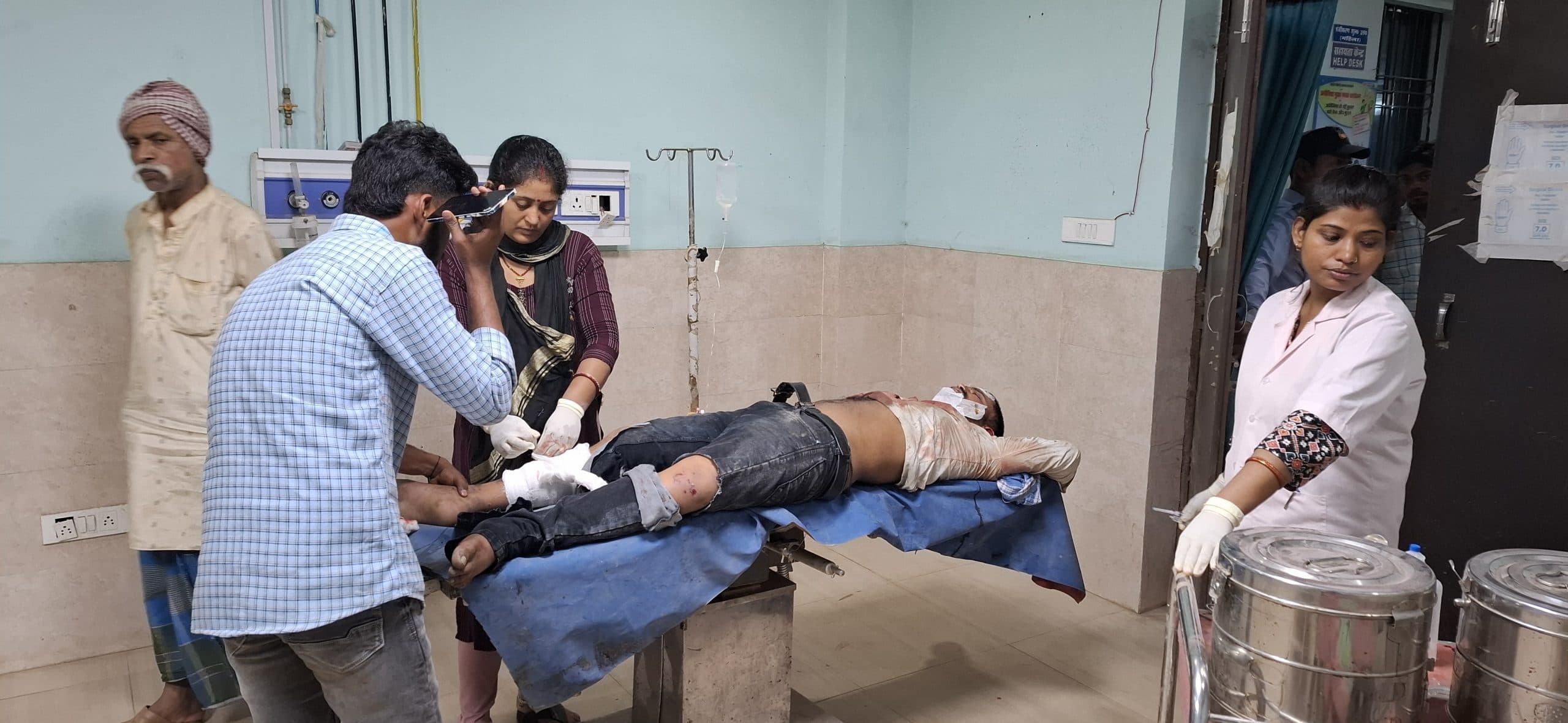 तेज रफ्तार कार की चपेट में आने से बाइक सवार युवक घायल