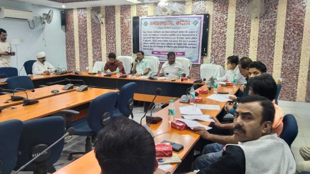 छूटे युवक-युवतियों का नाम मतदाता सूची में जोड़ने में करें सहयोग