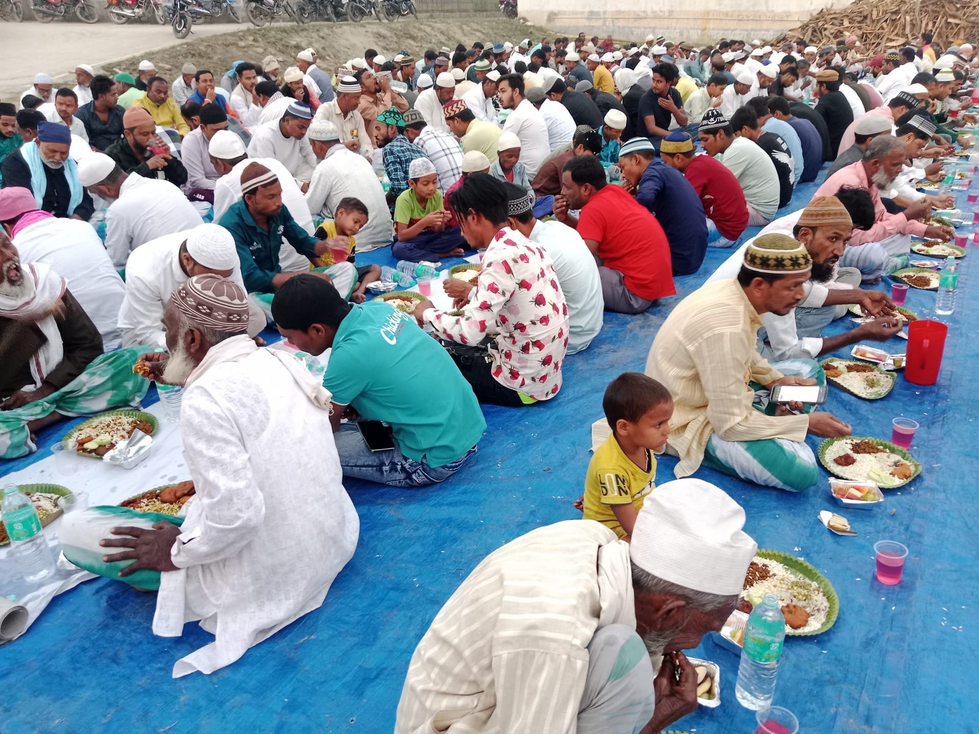 सामूहिक इफ्तार से बढ़ता है भाईचारा : पूर्व विधायक