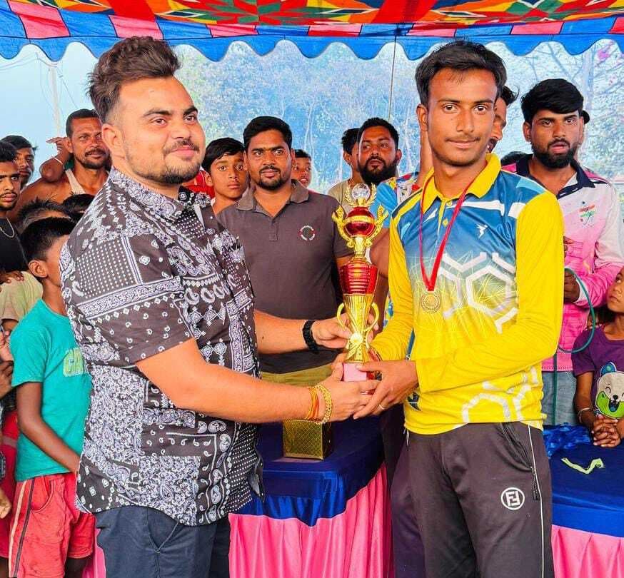 टूर्नामेंट के फाइनल मैच में एसआर इलेवन की टीम रही विजयी