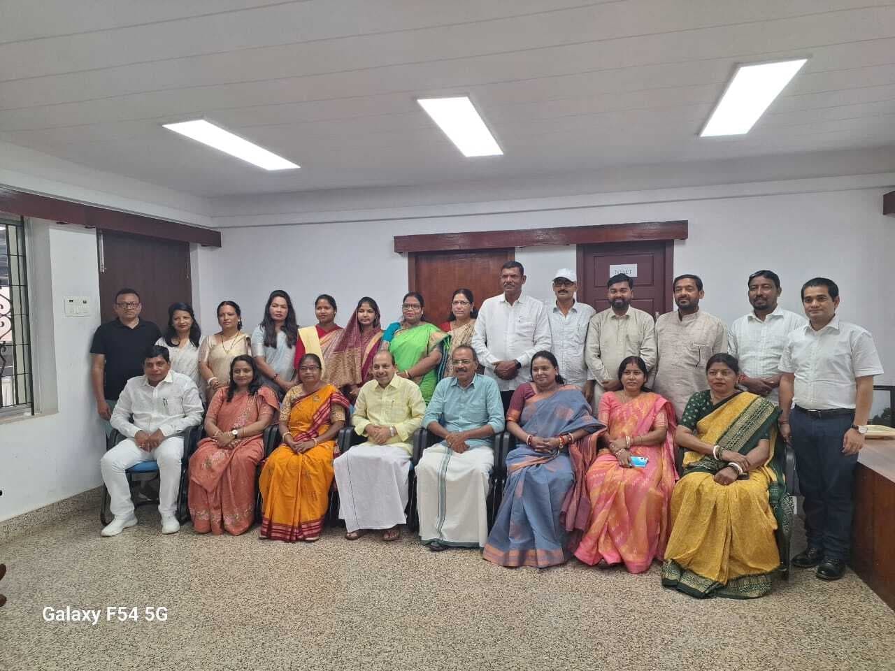 जिप अध्यक्षों का दल भ्रमण के लिए केरल पहुंचा