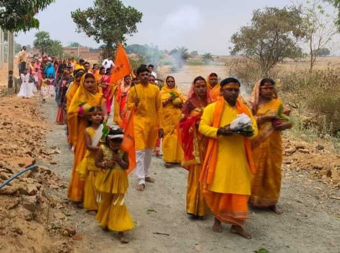 हरिनाम संकीर्तन को लेकर निकली भव्य कलश यात्रा