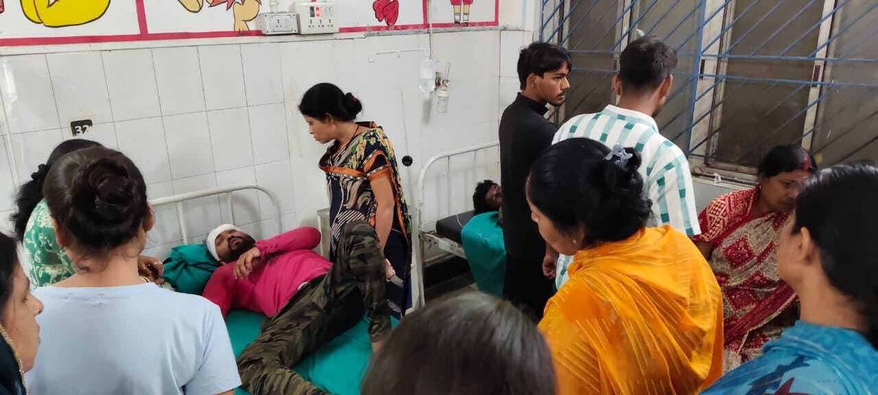 मोमोज खरीदने के विवाद में चला चाकू, तीन जख्मी