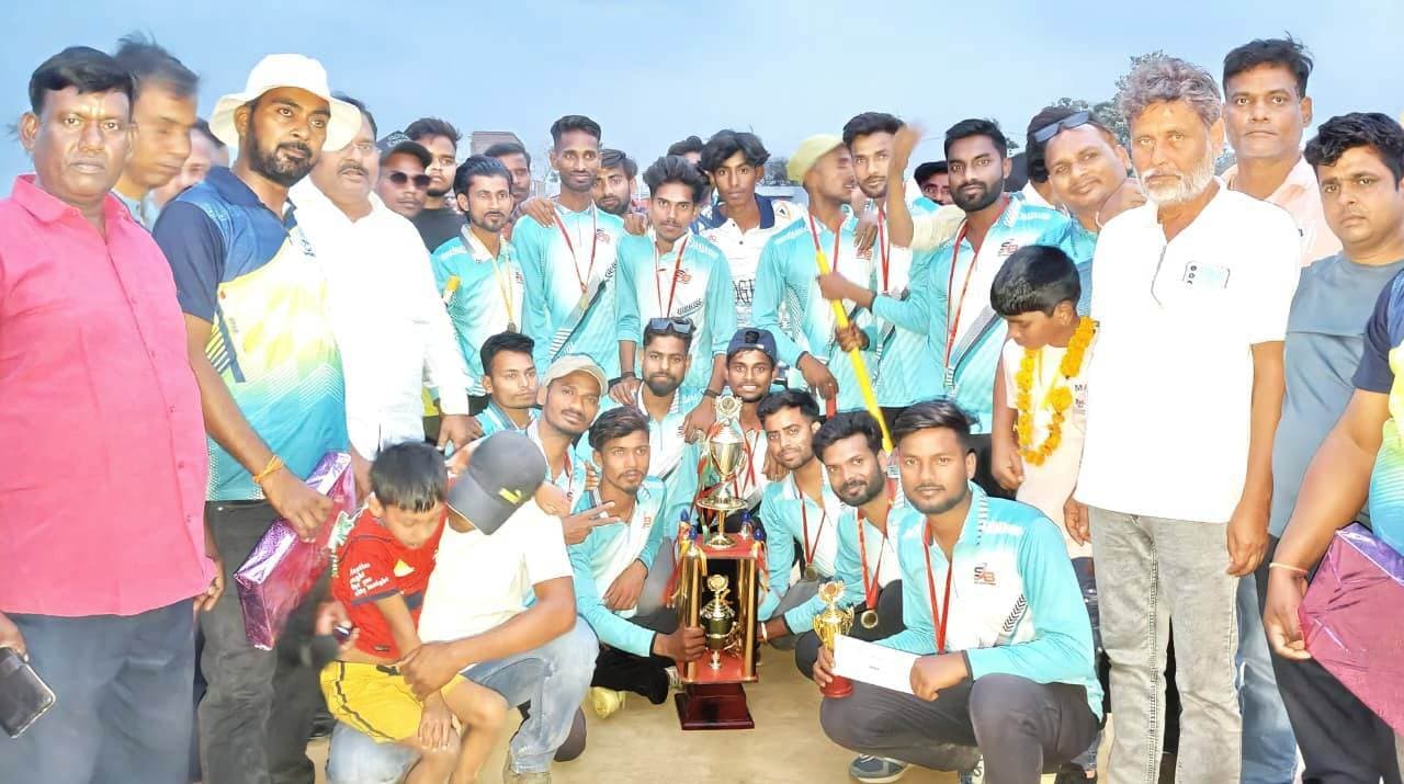 पहाड़पुर विलेज कप पर बरियारपुर का कब्जा, शुभ को मिला मैन ऑफ द टूर्नामेंट का पुरस्कार