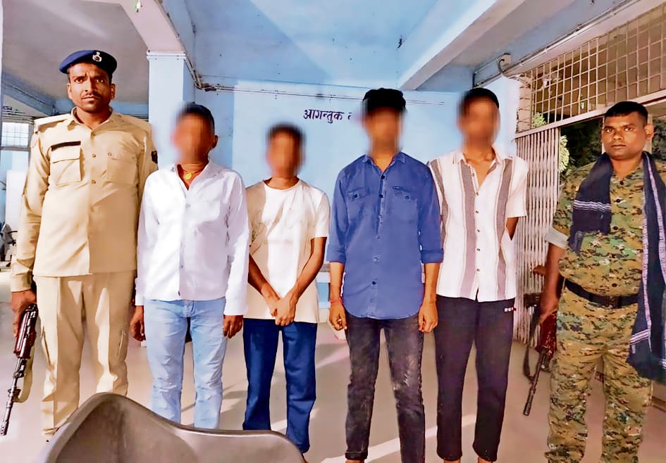 Aurangabad News : व्यापार मंडल अध्यक्ष की हत्या में शामिल आरोपित को पकड़ने गयी पुलिस पर हमला