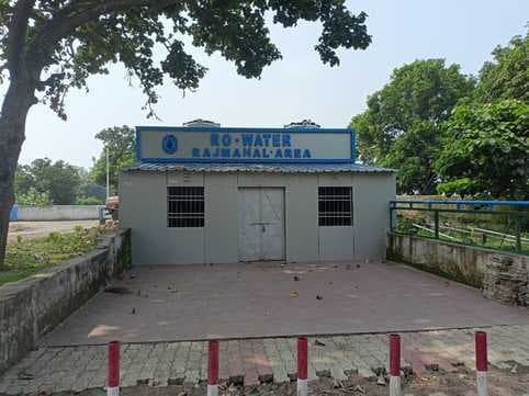 आरओ वॉटर प्लांट बंद होने से ग्रामीणों को हो रही परेशानी