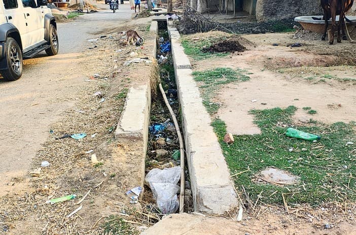 श्रीपुर में बनाया गया नाला ग्रामीणों के लिए उपयोगी नहीं