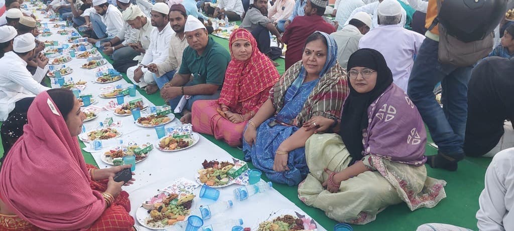 दावत ए इफ्तार में शामिल हुईं मंत्री दीपिका पांडेय सिंह