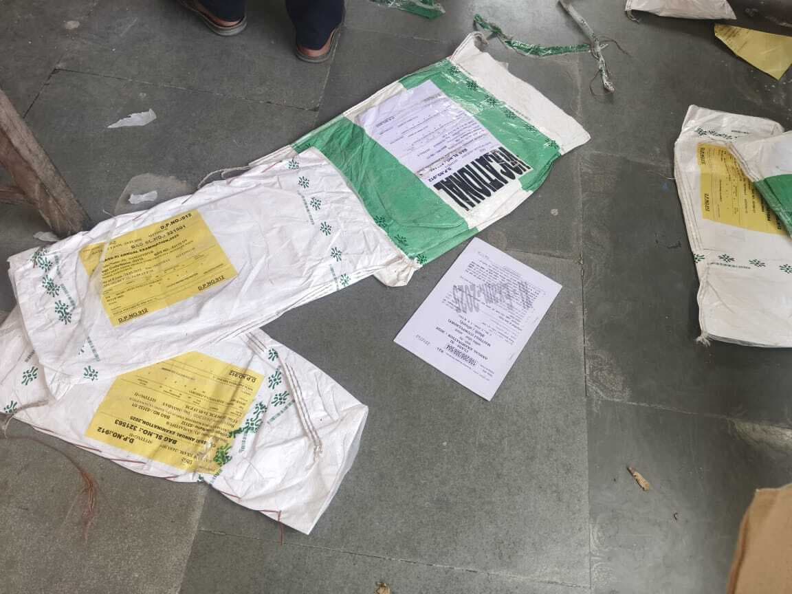 Samastipur News:आरएसबी इंटर विद्यालय में फेंका मिला प्रश्न पत्र