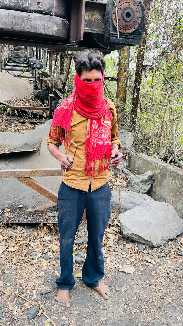 Bokaro News : बंद सीएचपी से चोरी करते युवक पकड़ाया