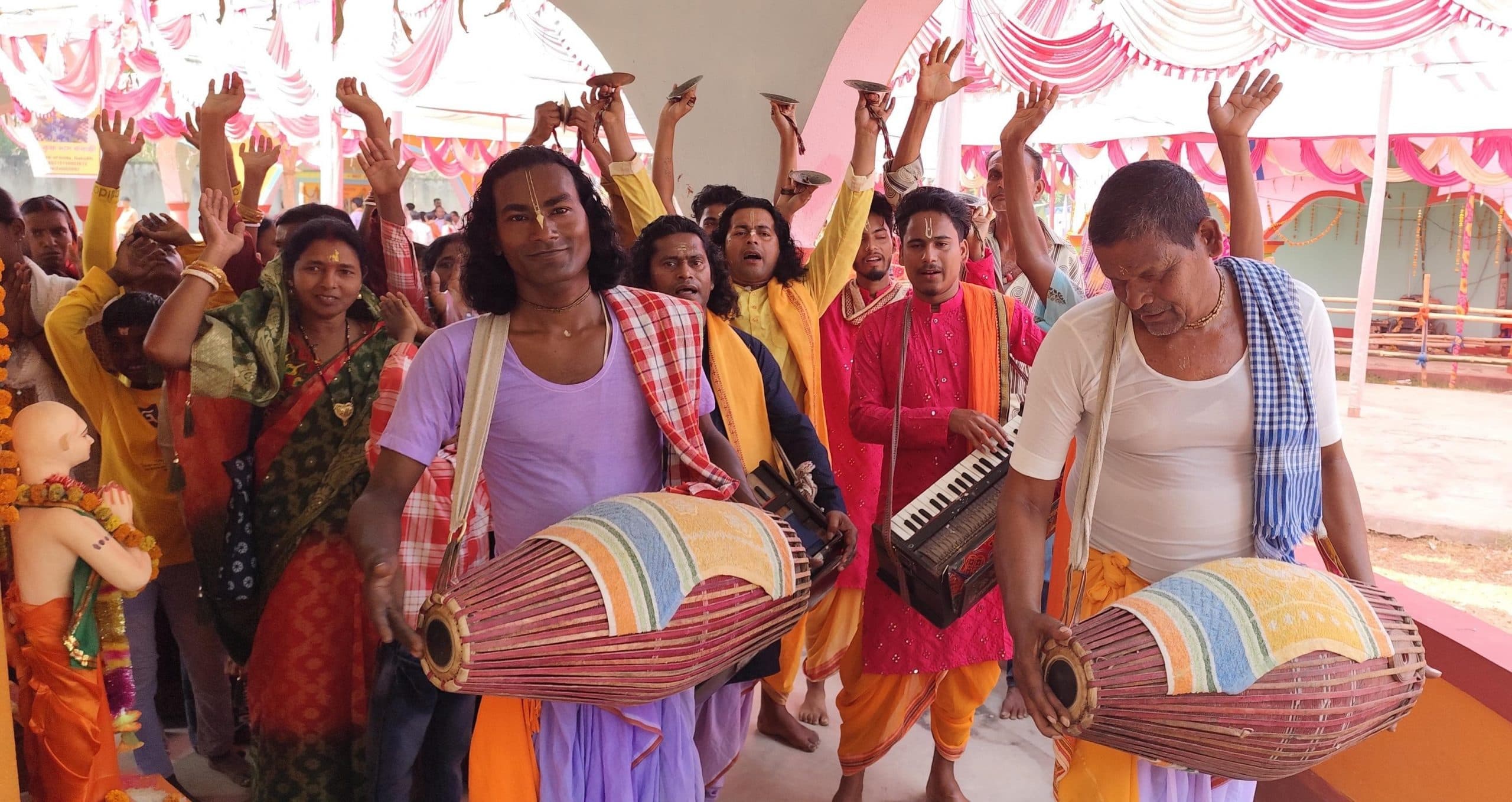 East Singhbhum News : दारीसाई में चतुर्थ नवकुंज मधुरास के पांचवें दिन आंधी पर आस्था भारी, उमड़ी भीड़