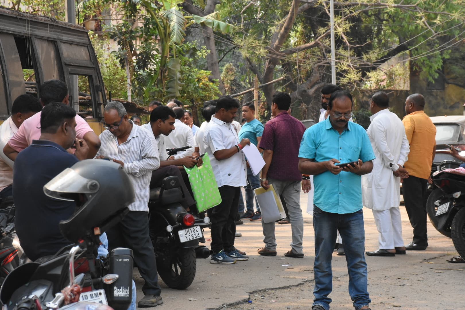 Dhanbad News: भवन प्रमंडल की नौ योजनाओं के लिए थाना में डाला गया टेंडर