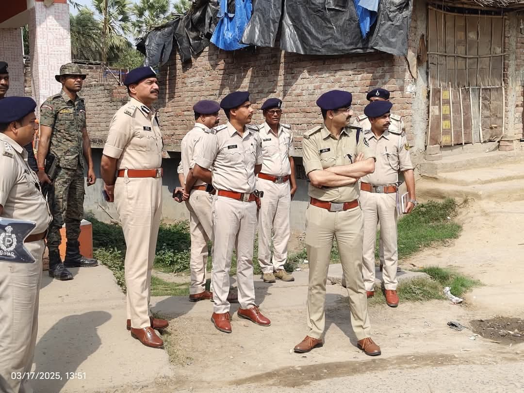 Bhagalpur news अंतिचक में पुलिस पर पथराव मामले में निरीक्षण करने पहुंचे आइजी