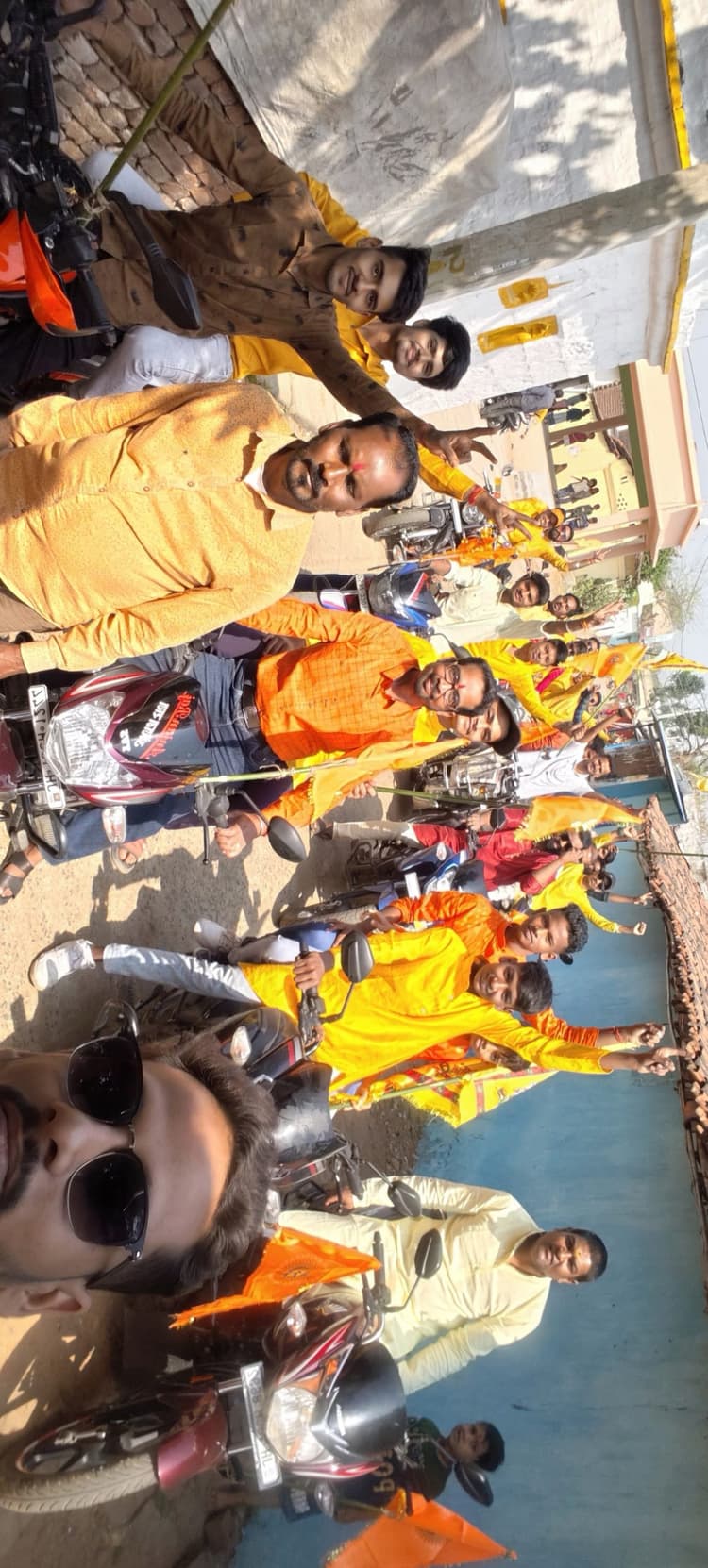 Dhanbad News :कोटालडीह में भागवत कथा को ले कर बाइक रैली निकाली