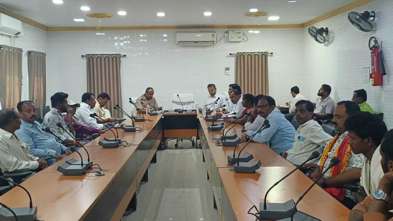 जिले के तीन हाट बाजारों की हुई बंदोबस्ती, सर्वाधिक 13.50 लाख में करण को मिला मिर्जाचौकी हाट