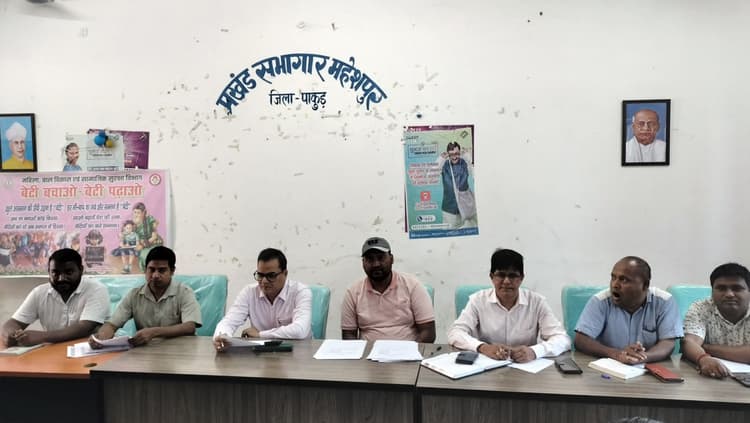 बीडीओ ने की 15वें वित्त आयोग की योजनाओं की समीक्षा