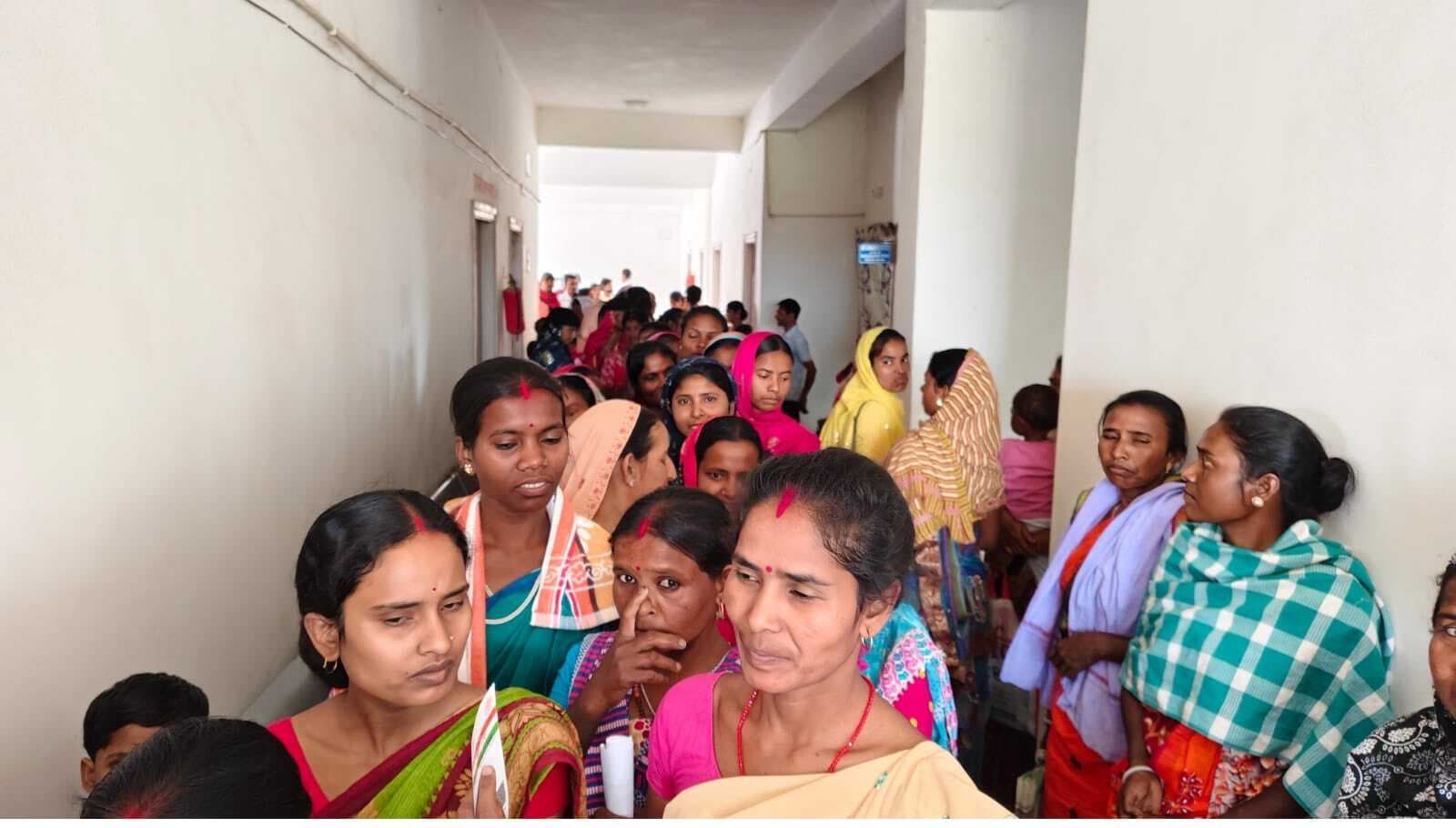 मंईयां सम्मान योजना का लाभ नहीं मिलने से महिलाएं परेशान