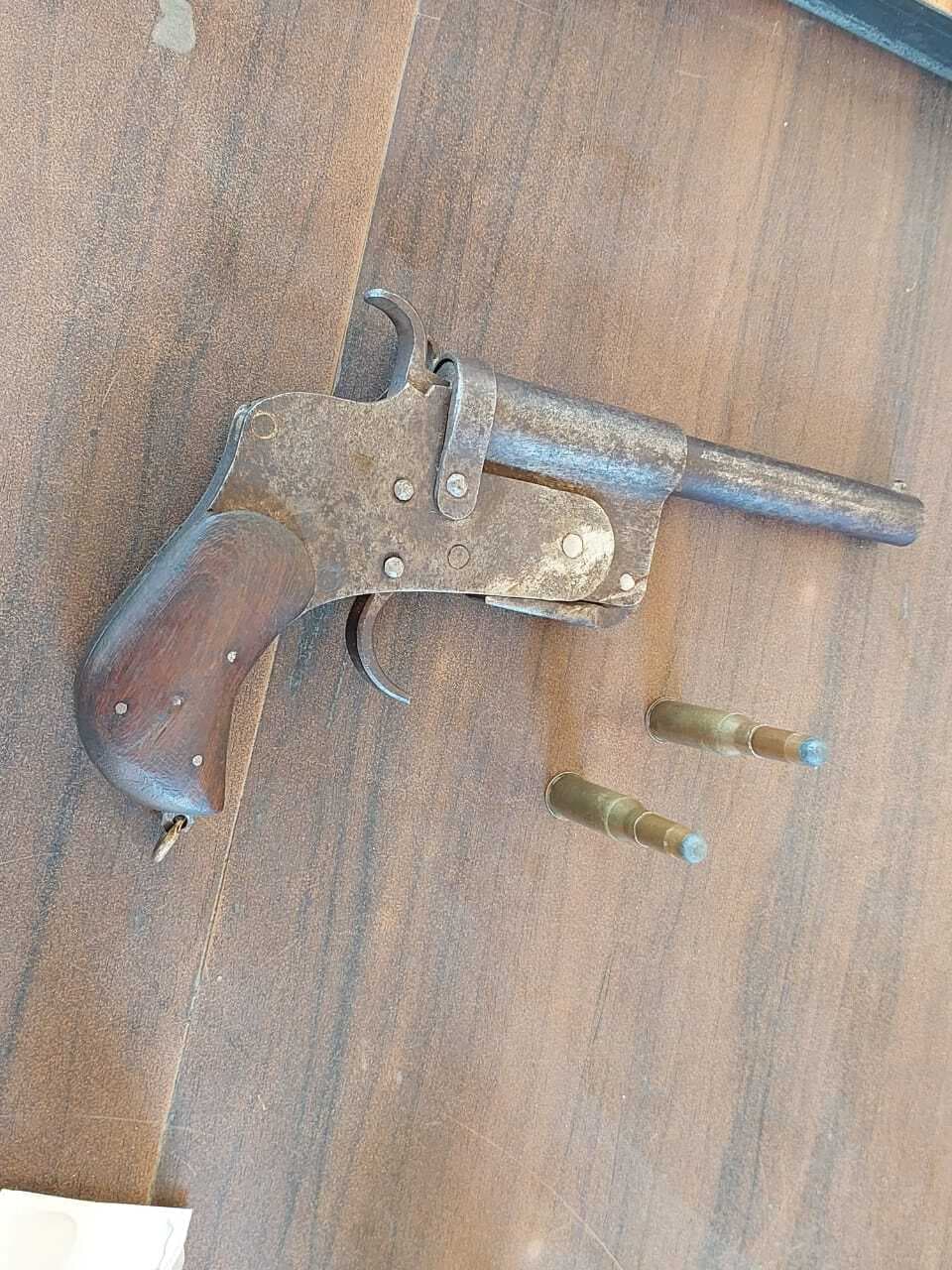 देशी कट्टा व कारतूस के साथ साला ने बहनोई को किया पुलिस के हवाले