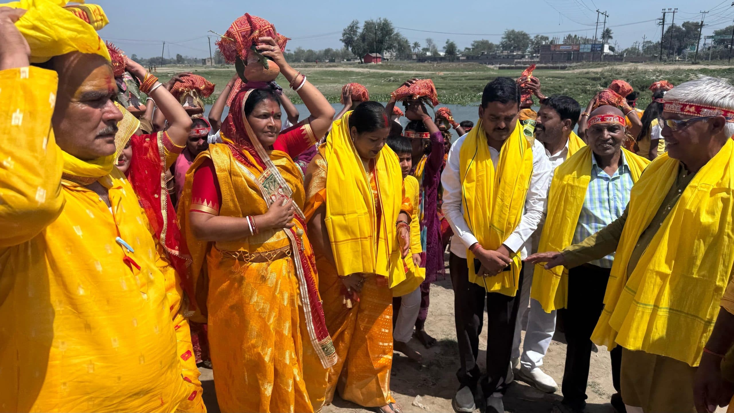 श्रीमद् भागवत कथा को लेकर निकाली गयी कलश यात्रा