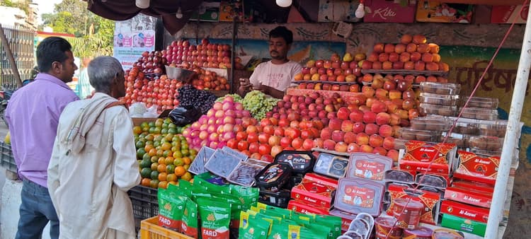 रमजान में सेवई व फलों से पटा बाजार, महंगाई से रोजेदार परेशान