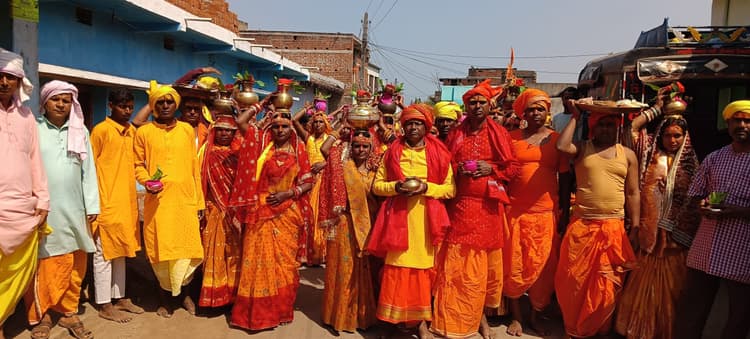 Dhanbad News: निचितपुर में कलश यात्रा के साथ महायज्ञ व रामराज मेला शुरू