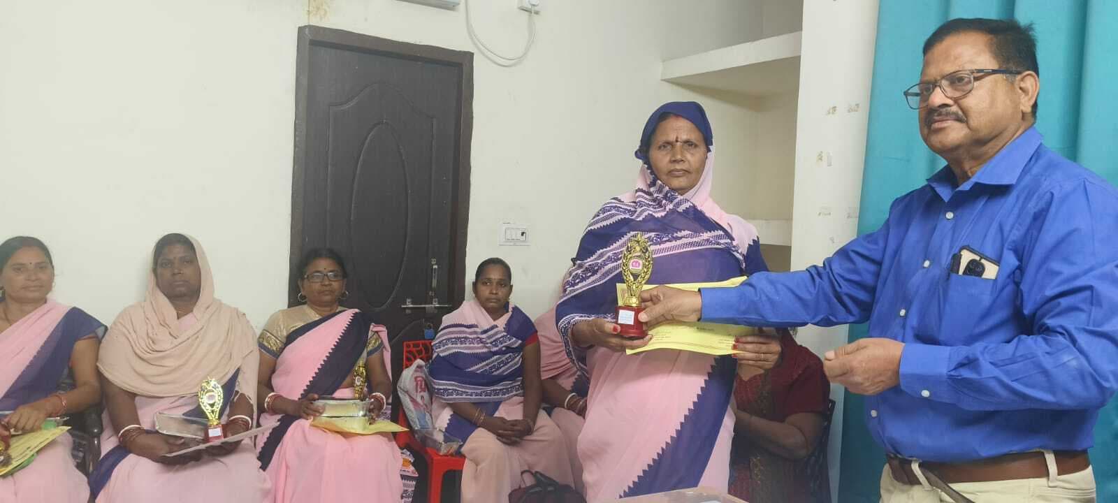 परिवार नियोजन में उत्कृष्ट कार्य के लिए 23 स्वास्थ्य कर्मी हुए पुरस्कृत