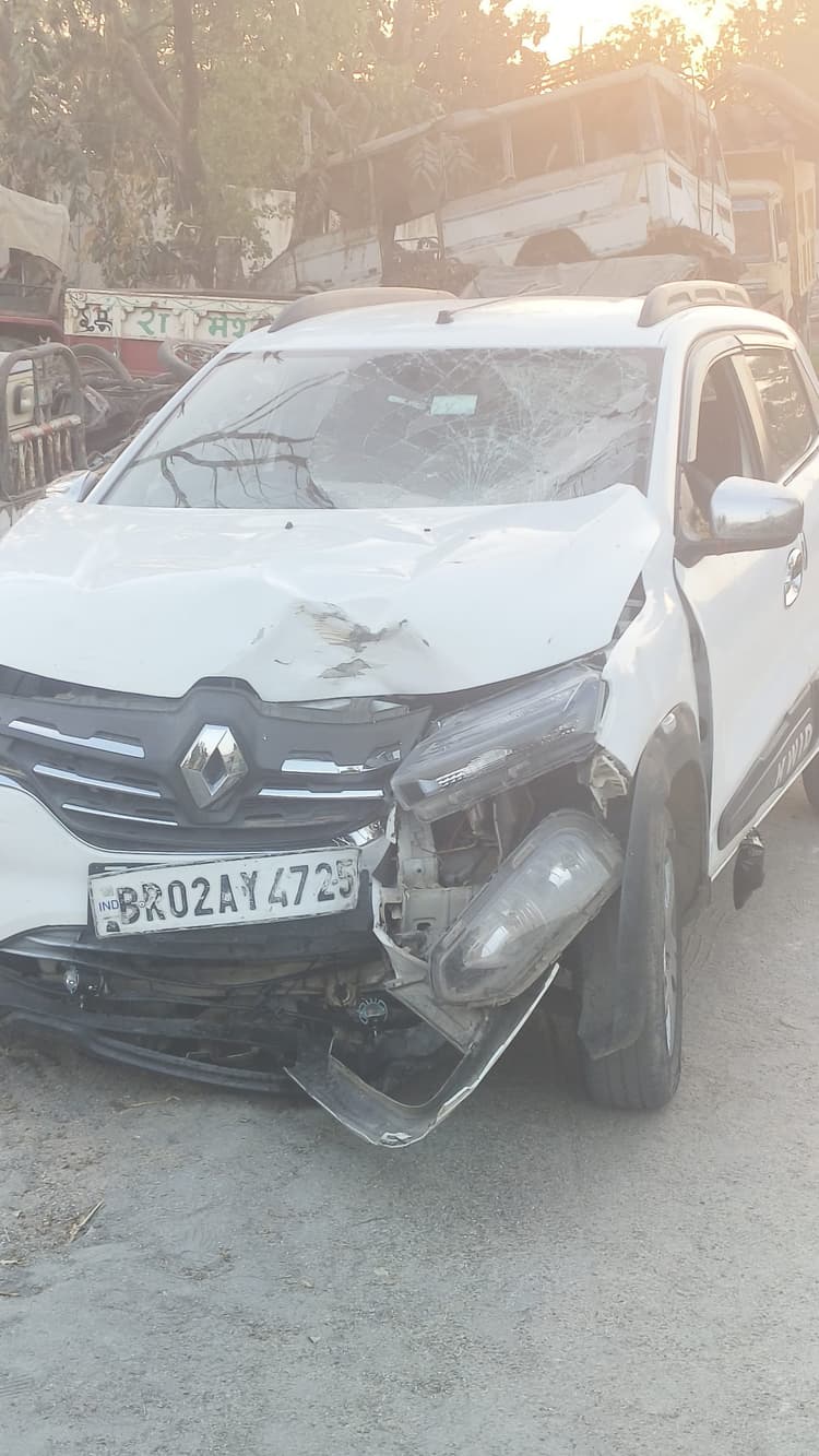 गुरारू में कार व बाइक की आमने-सामने टक्कर में तीन लोग हुए घायल