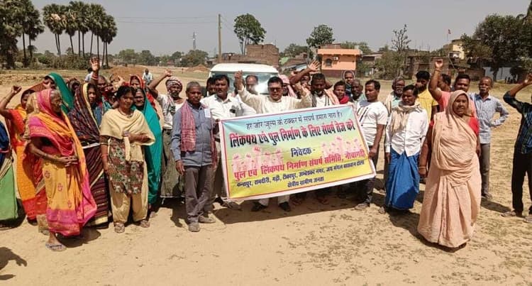 ग्रामीणों ने फोरलेन निर्माण कार्य को दो घंटे तक किया बाधित