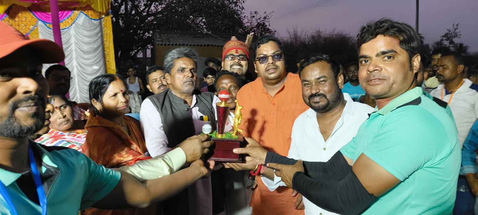 Deoghar news : व्हाइट क्लब ने ग्रीन चिली को चार विकेट से हराकर आरपीएल कप पर जमाया कब्ज