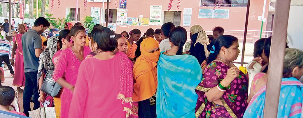 Chhapra News : गर्मी और मौसम में हो रहे बदलाव से अस्पतालों में बढ़ी मरीजों की भीड़