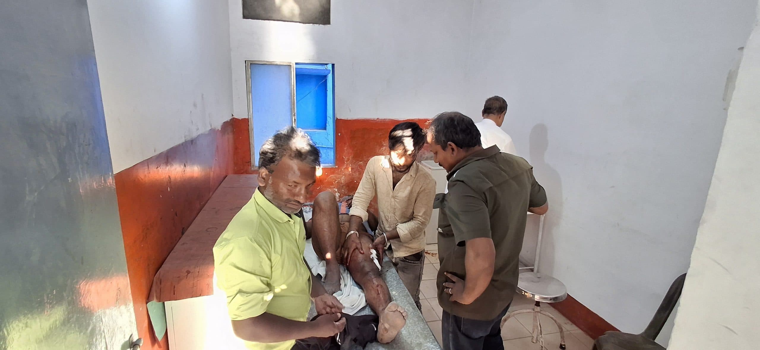 दो बाइक की आमने-सामने की टक्कर में चालक जख्मी, रेफर