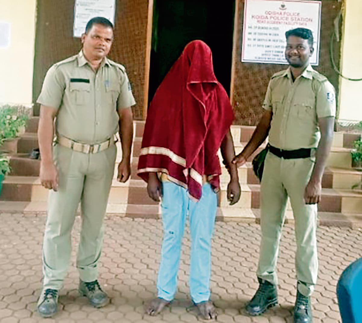 Rourkela News :  चौथी कक्षा की छात्रा से दुष्कर्म का आरोपी गिरफ्तार, भेजा गया जेल