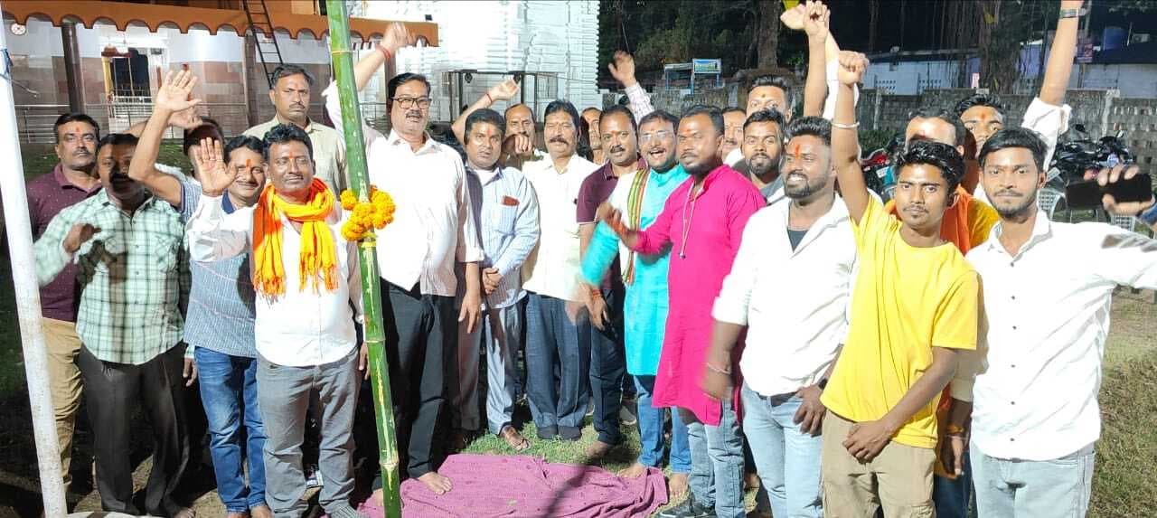 मऊभंडार शिव मंदिर बजरंग परिषद में अखाड़ा पूजन के साथ पारंपरिक लाठी खेल का प्रदर्शन शुरू