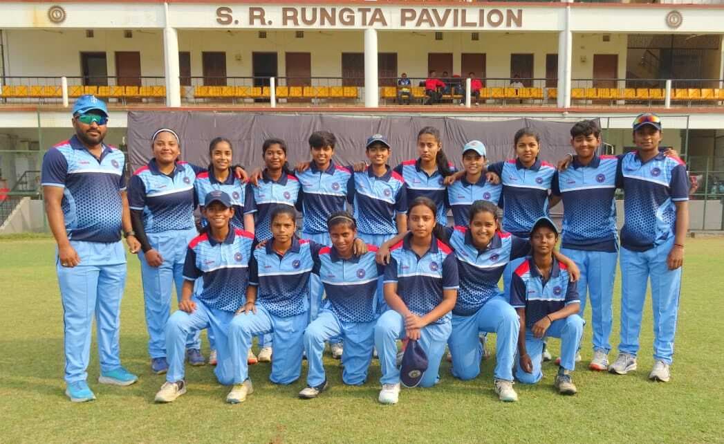 Chaibasa News : धनबाद ने सिमडेगा को तीन विकेट से हराया